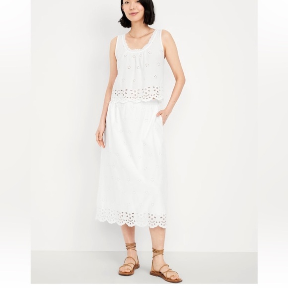 Old Navy Dresses & Skirts - Old Navy White Eyelet Skirt - Size Large